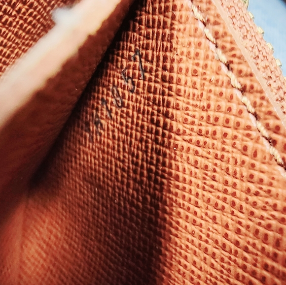 Authentic LV Wallet near excellent condition! - Picture 2 of 8